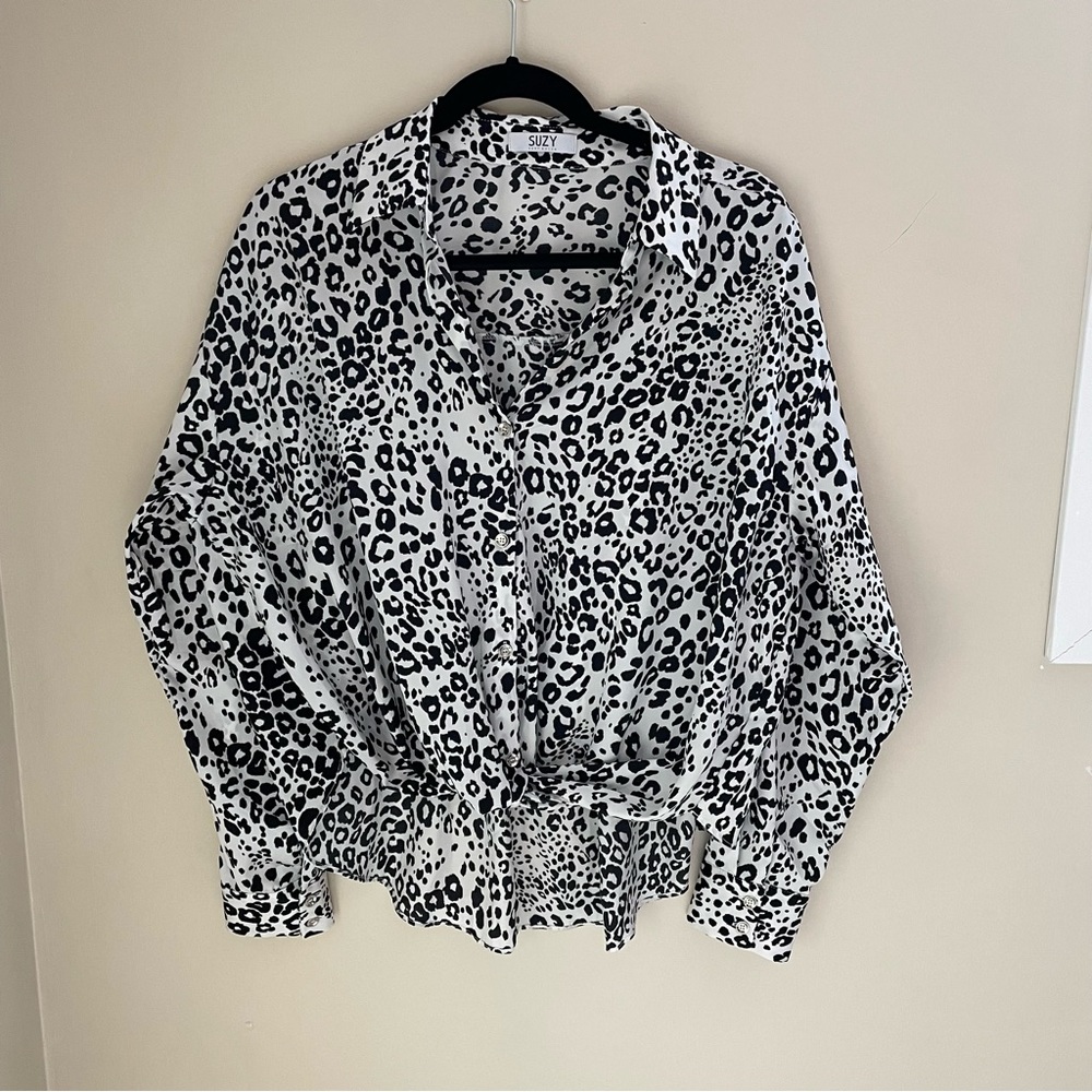 Suzy Shier, Animal Print, Front Knot High/Low Blouse, Size L
